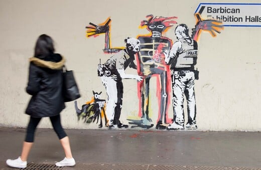 O Banksy «ξαναχτύπησε» με δύο εντυπωσιακά έργα που τιμούν τον Ζαν Μισέλ Μπασκιά
