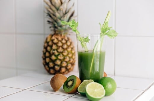 5 συνταγές για χυμούς με φρούτα και λαχανικά και tips για το σωστό juicing από τους ειδικούς