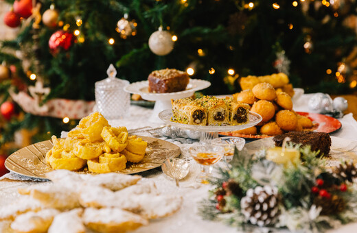 Δίπλες Καλαμάτας, θρακιώτικα μελομακάρονα, μελαχρινή Νάξου και άλλα παραδοσιακά χριστουγεννιάτικα γλυκά