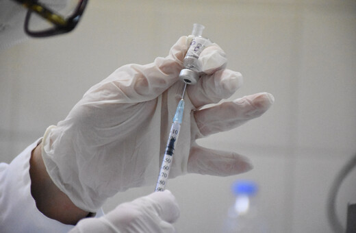 Ερευνα Opinion Poll: Το 74% των Ελλήνων λέει «ναι» στο εμβόλιο για τον κορωνοϊό