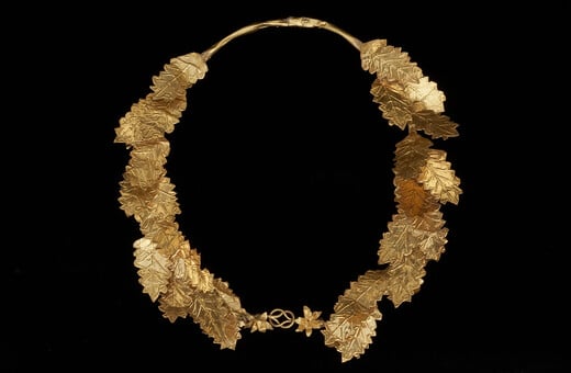 Τα αριστουργηματικά χρυσά στεφάνια και ο μοναδικός Κρατήρας του Δερβενίου του Αρχαιολογικού Μουσείου Θεσσαλονίκης