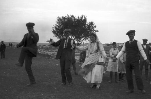 Γαμήλιος χορός στα Παραπούγγια Βοιωτίας το 1924: η αυστηρή ποίηση μιας παλιάς Ελλάδας