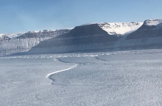 Η NASA εντόπισε και κατέγραψε ένα νέο μεγάλο ρήγμα σε παγοκρηπίδα στη Γροιλανδία