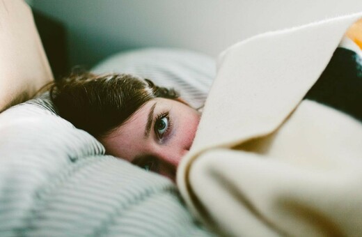Τι αποκαλύπτει η μεγαλύτερη έρευνα για τον ύπνο και πόσο πρέπει τελικά να κοιμάται κανείς