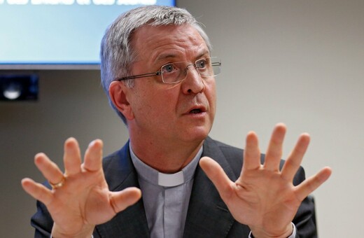 Βέλγος επίσκοπος ξεσπά κατά του Βατικανού, μετά το διάταγμα για τα ομόφυλα ζευγάρια: Νιώθω ντροπή για την εκκλησία μου