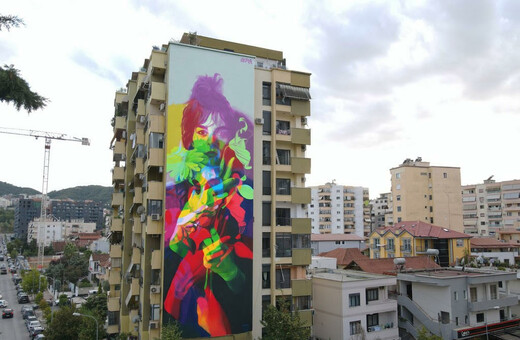H UrbanAct και η VIZart έδωσαν χρώμα στα Τίρανα: Τεράστιες τοιχογραφίες στο κέντρο της πόλης