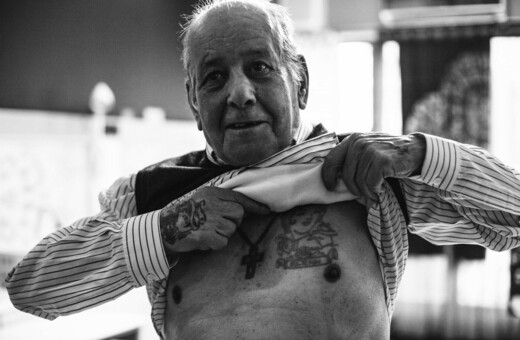 Πέθανε ο Τζίμης, o πρώτος tattoo artist της Αθήνας