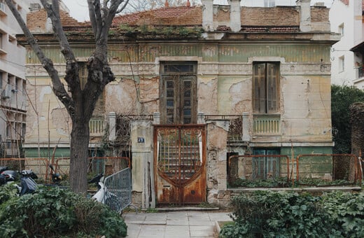 Γιατί καταρρέουν χιλιάδες ιστορικά κτίρια στην Αθήνα