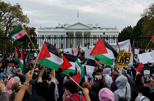 Χιλιάδες διαδηλωτές έξω από τον Λευκό Οίκο, υπέρ των Παλαιστινίων