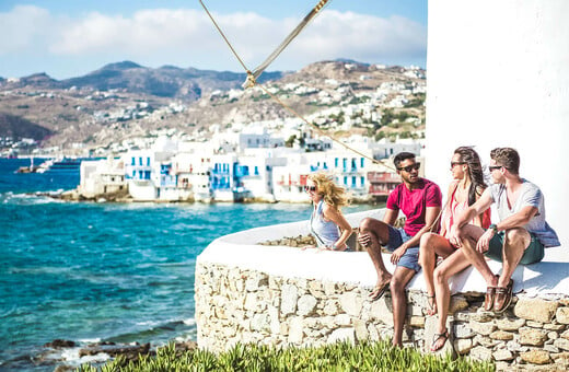 Έσπασαν όλα τα ρεκόρ: Πάνω από 32 εκατ. τουρίστες το 2023 στην Ελλάδα