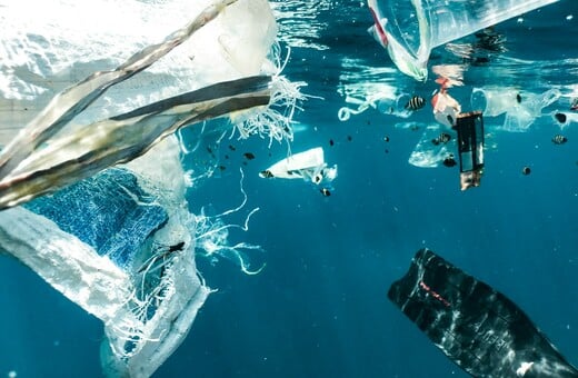 Greenpeace: 8 στους 10 πολίτες υποστηρίζουν τη μείωση της παραγωγής πλαστικού