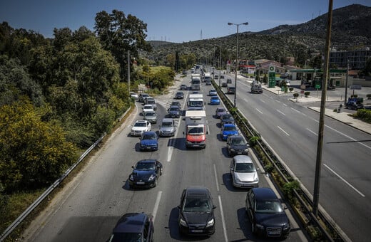 Συνεχίζεται η ταλαιπωρία για τους εκδρομείς- Ιδιαίτερα αυξημένη η κίνηση στην Εθνική οδό Αθηνών-Κορίνθου