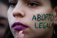 Η Αργεντινή θα επιτρέπει την άμβλωση σε γυναίκες που έχουν υποστεί βιασμό