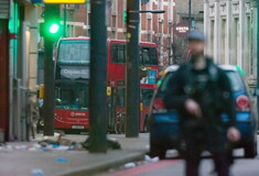 Τρομοκρατική επίθεση στο Λονδίνο: Τρεις τραυματίες- νεκρός ο δράστης
