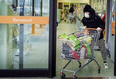 Κοροναϊός: Αυξάνονται τα θύματα στην Ιταλία - Άδεια τα ράφια των σουπερμάρκετ