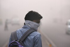 Ινδία: Άνοιξαν τα σχολεία στο Νέο Δελχί παρά το επικίνδυνο τοξικό νέφος