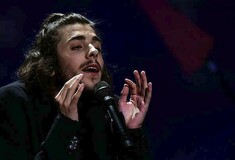Ο Σαλβαντόρ Σομπράλ, ο νικητής της Eurovision, προσπαθεί να ξαναβρεί τη φωνή του