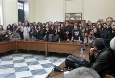 Φοιτητές διέκοψαν τη συνεδρίαση της συγκλήτου στο Πανεπιστήμιο Αθηνών