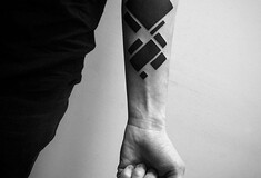 Μινιμαλιστικά τατουάζ ψηφιακής τέχνης