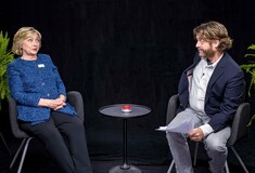 Η Χίλαρι Κλίντον δίνει συνέντευξη στον Ζακ Γαλιφιανάκη - και το αποτέλεσμα είναι ακριβώς οσο ανορθόδοξο φαντάζεστε