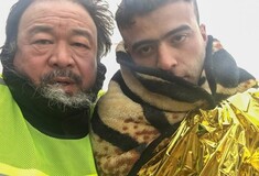 Δείτε το ντοκιμαντέρ που καταγράφει το ταξίδι του Ai Weiwei με τους πρόσφυγες στην Ελλάδα και αθέατες στιγμές της ζωής του