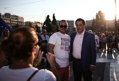 O Γεωργιάδης ξεκινά την περιοδεία με το πούλμαν και ανεβάζει post και φωτό