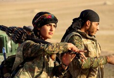 Οργή Κούρδων μαχητών για τη σύγκριση νεκρής συμπολεμίστριάς τους με την Αντζελίνα Τζολί