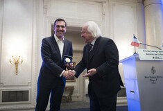 Βραβεύτηκε ο Αλέξης Τσίπρας και μας αφιέρωσε το βραβείο