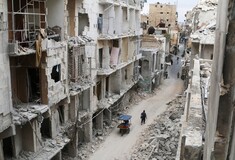 Μια Ελληνίδα επιστρέφει σπίτι της στο βομβαρδισμένο Χαλέπι