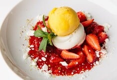 6 συνταγές (αλμυρές και γλυκές) με φράουλες
