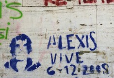 Στένσιλ με τον Αλέξη Γρηγορόπουλο στους τοίχους της Νάπολης