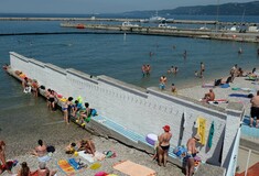 Η τελευταία παραλία της Ευρώπης χωρισμένη στα δύο, για άνδρες και γυναίκες