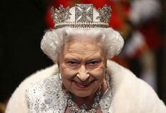 H Βασίλισσα Ελισάβετ επισκέπτεται το σετ του Game of Thrones 