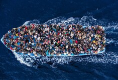 18 συγκλονιστικές φωτογραφίες προσφύγων που ρισκάρουν τις ζωές τους