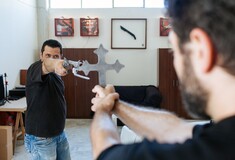 Ένα χειροποίητο οπλοστάσιο εναντίον δαιμόνων και λυκάνθρωπων στην Αθήνα