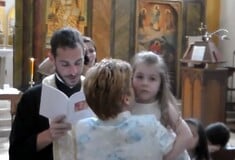 Η Λυδία δεν θέλει να βαπτιστεί και ο ιερέας διακόπτει το μυστήριο