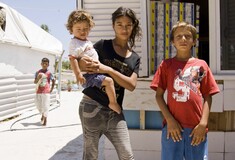 Μια επίσκεψη στον καταυλισμό των Ρομά στο Νομισματοκοπείο