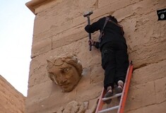 Βίντεο δείχνει τζιχαντιστές να καταστρέφουν με βαριοπούλες την αρχαία Χάτρα