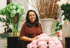 Η ιδιοκτήτρια ενός από τα καλύτερα ανθοπωλεία της Αθήνας μας ξεναγεί στον μαγικό κόσμο των λουλουδιών