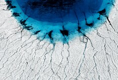 Η γαλάζια απειλή του πλανήτη: Κάτι ανησυχητικό συμβαίνει όταν ο παρθένος, λευκός πάγος αρχίζει να δείχνει μπλε