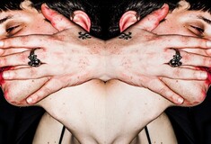 Το βάσανο του σεξ στις εικόνες του Μάνου Χρυσοβέργη