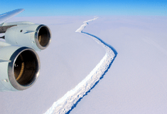 Τεράστιο παγόβουνο στην Ανταρκτική είναι έτοιμο να αποκολληθεί