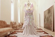 To Gucci φόρεμα της Björk χρειάστηκε 870 ώρες για να φτιαχτεί - Δείτε πώς δημιουργήθηκε