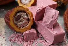 Ελβετικός οίκος μόλις ανακοίνωσε πως δημιούργησε νέα γεύση σοκολάτας με ροζ χρώμα και όνομα Ruby