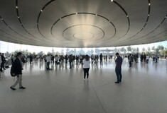 Μέσα στο νέο Steve Jobs Theater, το «αρχιτεκτονικό διαμάντι» του Apple Park