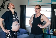 Ο γκέι transgender που έμεινε έγκυος γέννησε ένα υγιέστατο αγοράκι
