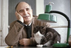 Ο Ντίνος Χριστιανόπουλος και οι γάτες του