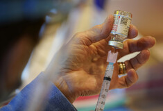 CDC: Ανοσοκατασταλμένοι μπορεί να χρειαστούν τέταρτη δόση του εμβολίου