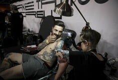 Αλλαγές για τα τατουάζ στην ΕΕ από σήμερα- Απαγορεύονται 4.000 ουσίες στα μελάνια
