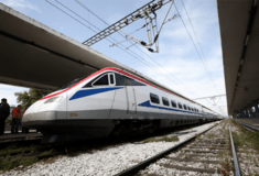 «Λευκό Βέλος»: Ακινητοποιήθηκε το πιο γρήγορο τρένο στην χώρα- Ταλαιπωρία για εκατοντάδες επιβάτες